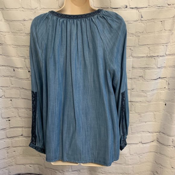 Crown & Ivy Denim Colored Top sz Large - Picture 3 of 3
